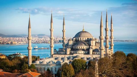The Best Times To Visit Turkey For Pleasant Weather, Lower Prices, And Beach Days