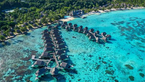 These Gorgeous Overwater Bungalows In French Polynesia Have Glass Floors